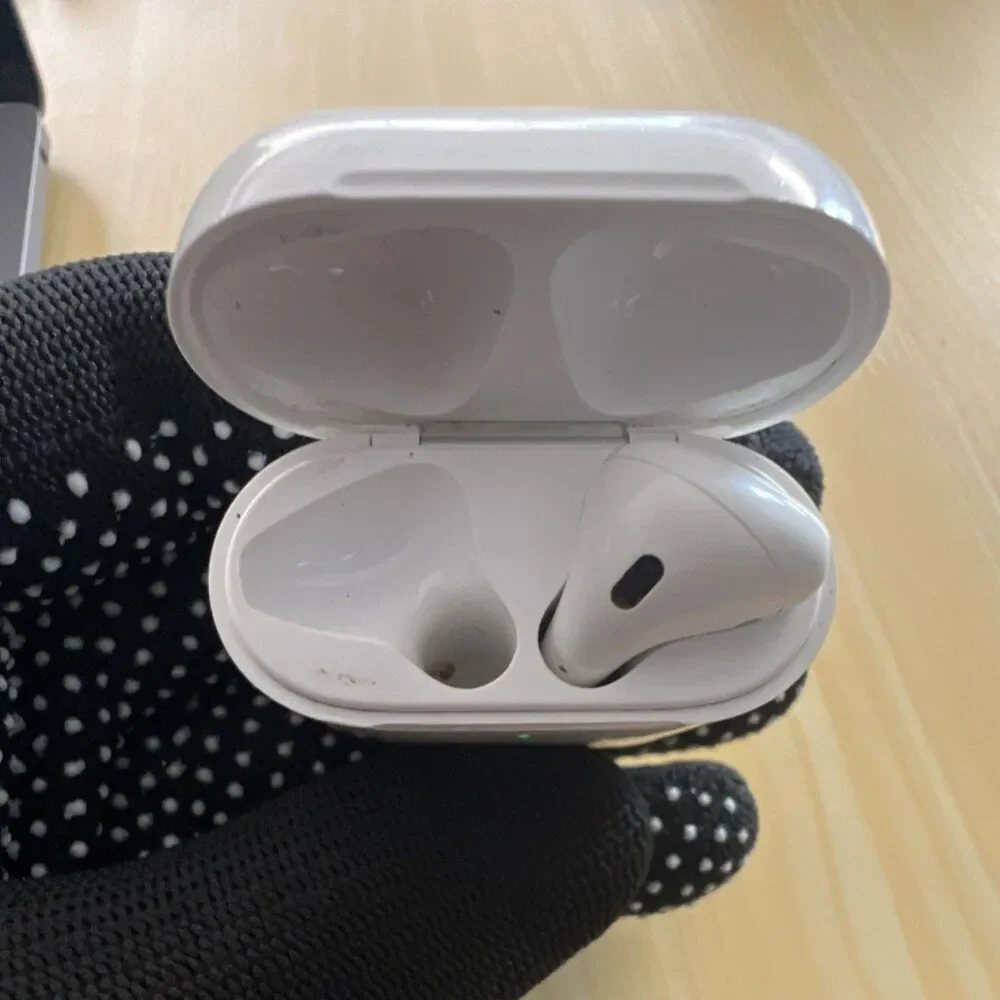 Apple AirPods Wireless Bluetooth In-Ear Earbud A1938 White Built-In Mic Case
